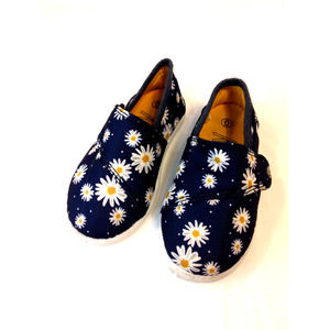 K KomforMe Girls Daisy Slip On Shoes Blue